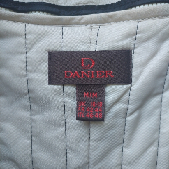 Danier cream leather jacket, M, lined, with extra zip-out winter lining - Picture 6 of 8